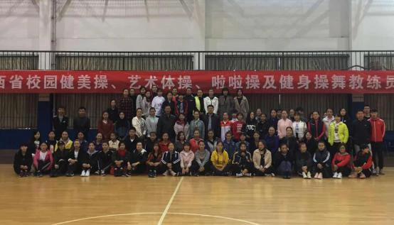 篮球教练如何为不同年龄段的球员制定战术训练方案?_2